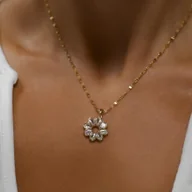 Naszyjniki - Złoty naszyjnik damski kwiatuszek z cyrkonią stal jubilerska - miniaturka - grafika 1