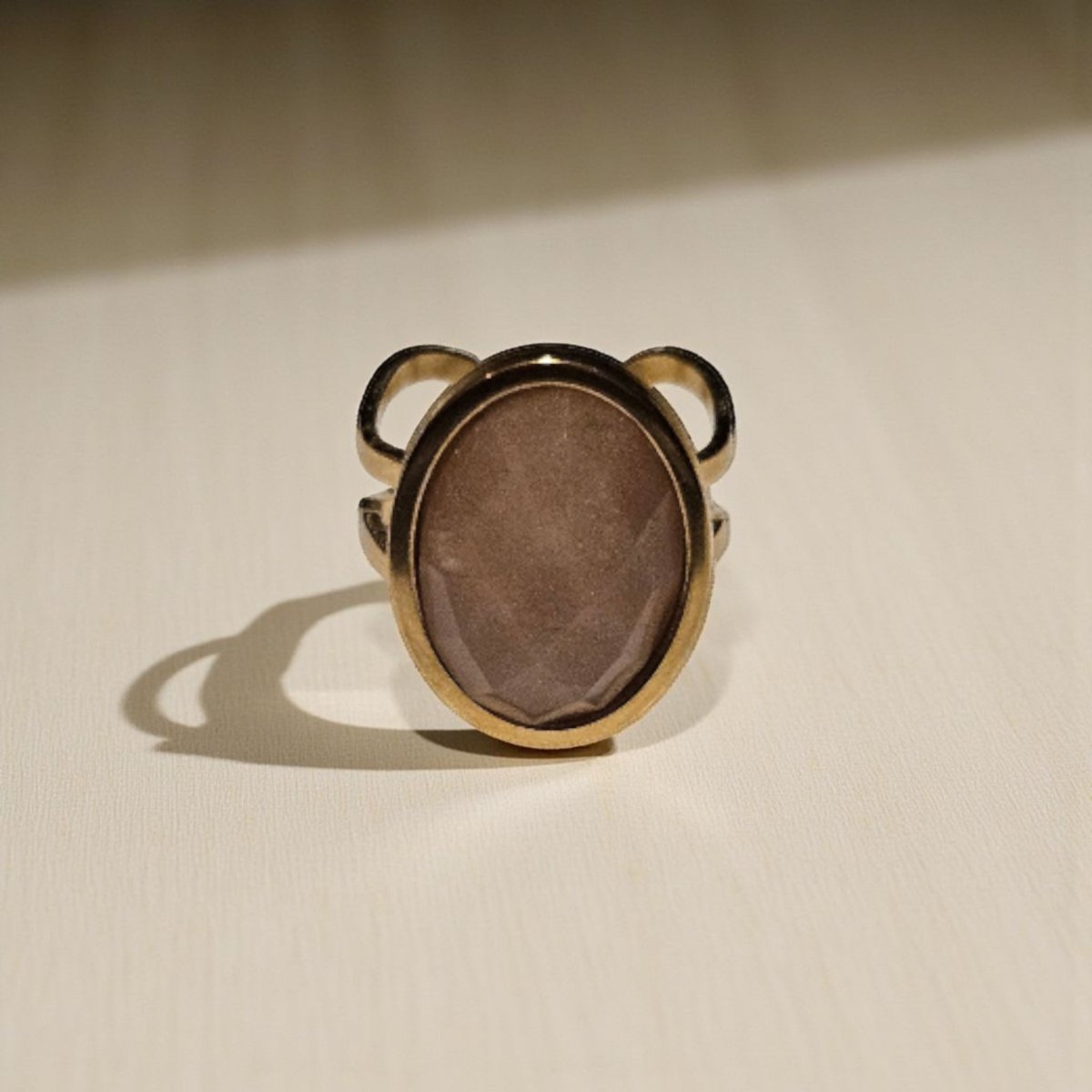 Pierścionek z kamieniem księżycowym