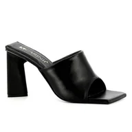 Klapki i japonki damskie - Czarne klapki na obcasie CARINII - Carinii - miniaturka - grafika 1