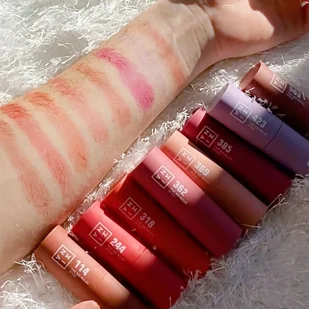 3INA 3INA The No-Rules Stick Lilac 5.0 g - Rozświetlacze do twarzy i ciała - miniaturka - grafika 2