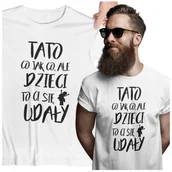 Gadżety dla niej i dla niego - Koszulka dla TATY modny prezent na Dzień Ojca Stylowa koszulka TATO CO JAK CO, ALE DZIECI CI SIĘ UDAŁY kolor biały - miniaturka - grafika 1