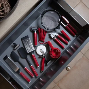 KitchenAid sitko kuchenne z uchwytem 18cm CORELINE Empire Red - Widelce - miniaturka - grafika 6