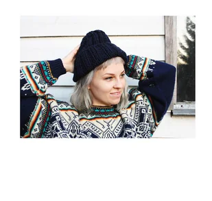 Granatowa czapka beanie z wełną - Czapki damskie - miniaturka - grafika 1