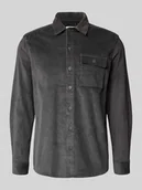 Koszule męskie - Koszula casualowa o kroju regular fit z kieszenią na piersi - miniaturka - grafika 1