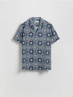 Koszule męskie - Reserved - Koszula regular fit z wiskozy - granatowy - miniaturka - grafika 1