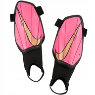 Piłka nożna - Nagolenniki Nike Charge SP2165 600 różowy M - miniaturka - grafika 1