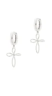 Kolczyki - Srebrne kolczyki z ażurowymi krzyżami - miniaturka - grafika 1