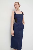Sukienki - Versace Jeans Couture sukienka jeansowa kolor granatowy midi prosta - miniaturka - grafika 1