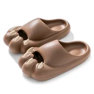 Moda i Uroda OUTLET - Klapki Wygodne Unisex Śmieszne Na Lato Na Plażę Lekkie Basenowe Ogrodowe Domowe Gumowe Ciekawe Piankowe Damskie Męskie Z Pazurami Brązowe 44/45 - miniaturka - grafika 1