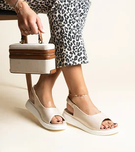 Złote sandały wsuwane z połyskiem Taylaka-39 - Moda i Uroda OUTLET - miniaturka - grafika 1