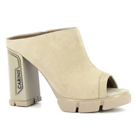 Klapki i japonki damskie - Beżowe klapki na obcasie CARINII - Carinii - miniaturka - grafika 1