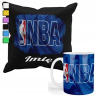 Gadżety dla niej i dla niego - ZESTAW KUBEK + PODUSZKA Z POSZEWKĄ- PREZENT DLA FANA NBA KOSZYKÓWKA + IMIĘ - miniaturka - grafika 1