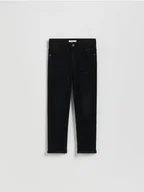 Spodnie i spodenki dla chłopców - Reserved - Jeansy regular - czarny - miniaturka - grafika 1