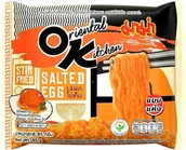 Kuchnie świata - Makaron stir-fry instant o smaku solonego jajka 85g - MAMA Oriental Kitchen - miniaturka - grafika 1