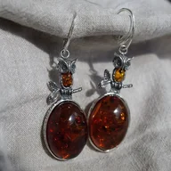 Kolczyki - Kolczyki srebrne wiszące z sowami i bursztynem - miniaturka - grafika 1