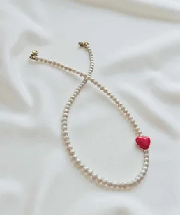 Naszyjnik z pereł hodowlanych z czerwonym serduszkiem ceramicznym - Naszyjniki - miniaturka - grafika 1
