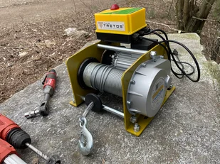 Lekki aluminiowy statyw bezpieczeństwa (udźwig: 1000 kg) + wyboru: wciągarka Tretos Military 00081697 - Wciągarki - miniaturka - grafika 27