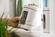 Pojemniki kuchenne - Brabantia Pojemnik kuchenny 1,4l z okienkiem biały - miniaturka - grafika 1