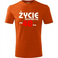 Koszulki męskie - Męska Koszulka z Nadrukiem Życie zaczyna się po 40 na Prezent Urodzinowy pomarańczowy XL - miniaturka - grafika 1