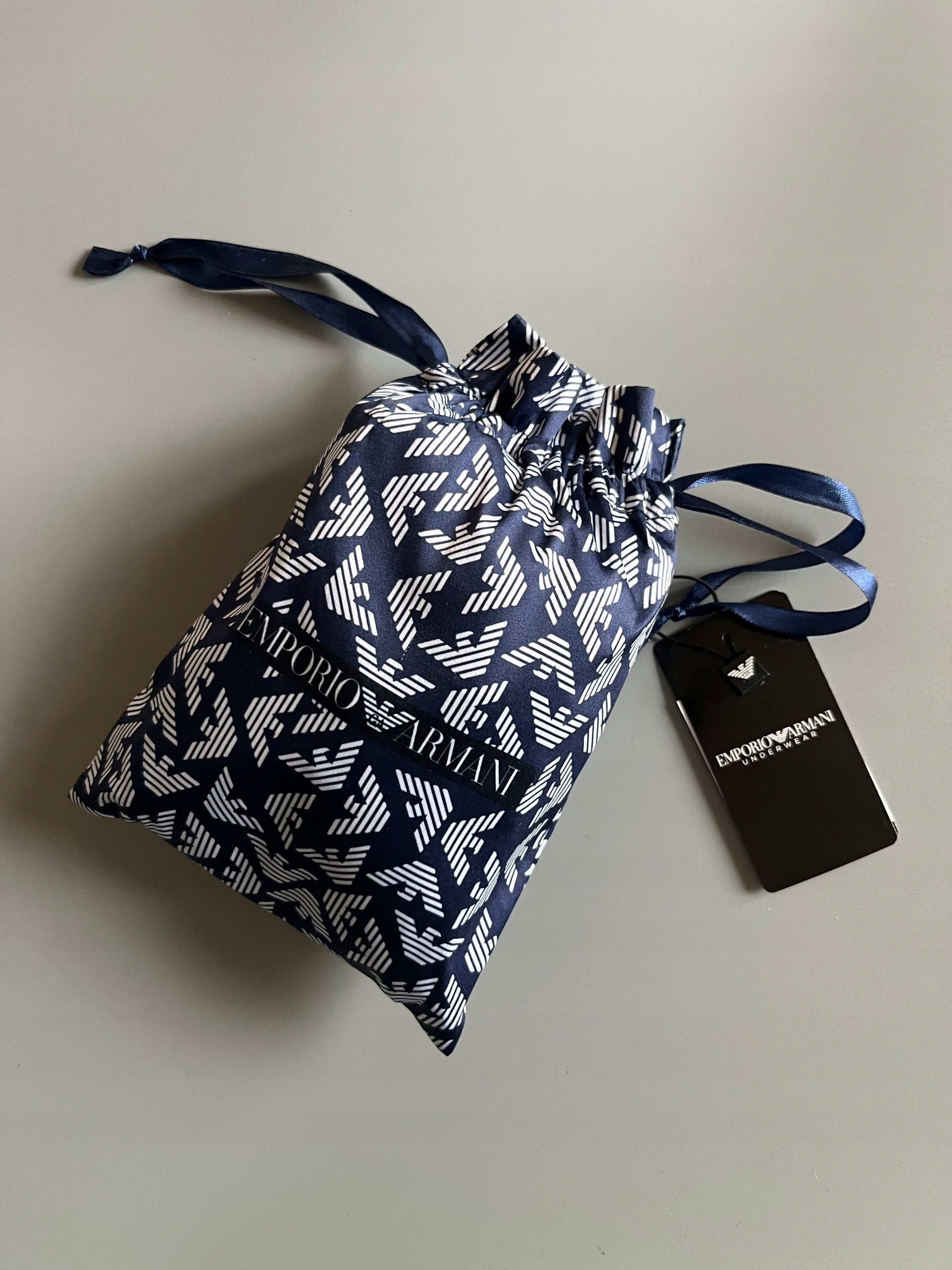 Emporio Armani zestaw podróżny travel Opaska Na Oczy Kapcie 25cm