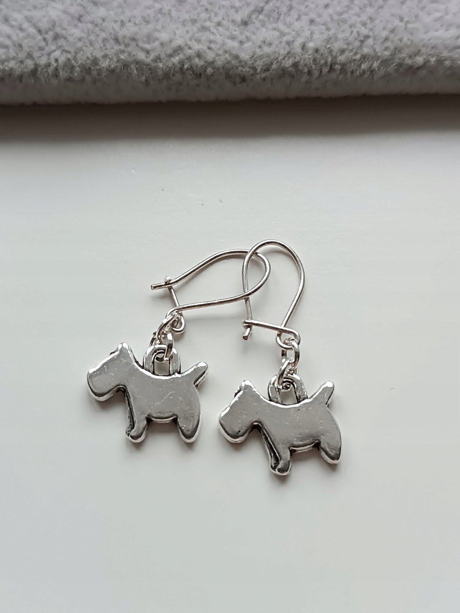 Krótkie Kolczyki Pies Pieski Dla Dziewczynki Beagle Zamknięte Srebro 925