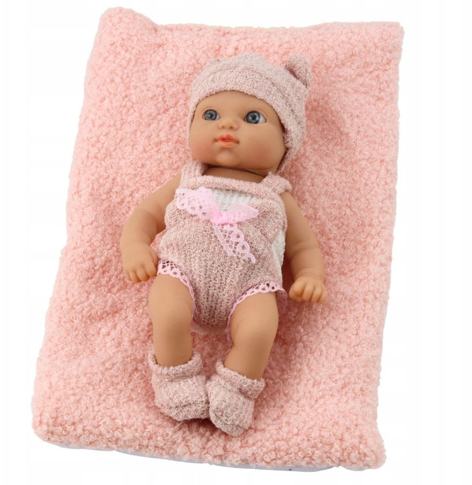 LeanToys Lalka Bobas niemowlę Z Kocykiem biało-różowe Ubranko czapeczka 18 cm