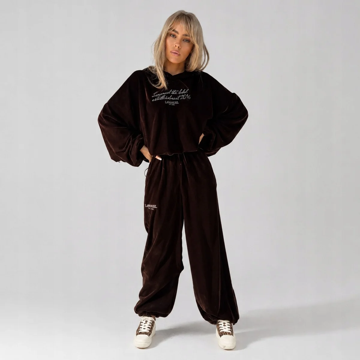 [r. M/L] Spodnie damskie La Manuel welurowe szerokie czekoladowe
