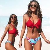 Stroje kąpielowe - Dwuczęściowy kostium kąpielowy z motywem kwiatowym - L - miniaturka - grafika 1