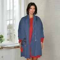 Płaszcze damskie - Płaszcz damski narzutka wiosenna bawełna niebieski - miniaturka - grafika 1