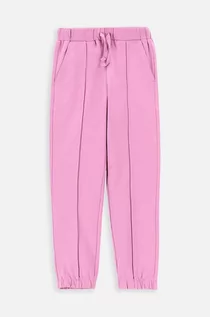 Spodnie i spodenki dla dziewczynek - Coccodrillo spodnie dresowe dziecięce kolor różowy z nadrukiem - grafika 1