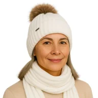 Czapki damskie - Zimowy komplet damski czapka z pomponem i szal biały - miniaturka - grafika 1