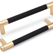 Zawiasy, okucia i inne akcesoria - Uchwyty szafkowe radełkowane, środek otworu 96 mm, czarno-złote (2 sztuki) - miniaturka - grafika 1