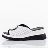 Klapki i japonki damskie - Białe skórzane klapki damskie na koturnie S.Barski 662 - S.BARSKI - miniaturka - grafika 1