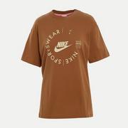 Koszulki i topy damskie - NIKE T-SHIRT UTILITY BF TEE AL&#039;BRWN TEE BRAZOWY FD4235-270 - Nike - miniaturka - grafika 1