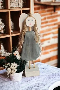 Anioł drewniany ręcznie robiony z kokiem - Ozdoby bożonarodzeniowe - miniaturka - grafika 1