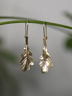 Dębowe listki pozłocone - kolczyki srebrne - Kolczyki - miniaturka - grafika 1
