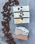 Mydła - Mydlane Rewolucje, Mydło kawowe ręcznie robione naturalne, 100 g - miniaturka - grafika 1