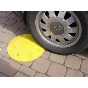 Próg zwalniający poduszka, okrągły mały, 20 km/h - Wyposażenie miejsc publicznych - miniaturka - grafika 4