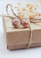 Kolczyki - Kolczyki sztyfty z zatopionym kwiatem ozothumnusa - miniaturka - grafika 1