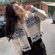 Swetry damskie - TEMU Stroj Świąteczny Zawierający Haftowaną Kurtkę z Eleganckimi Wzorami Płatków Śniegu, Rozpinany Kardigan Wykonany z Wygodnej Mieszanki Akrylu, - miniaturka - grafika 1