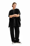 Swetry damskie - Desigual poncho kolor czarny - miniaturka - grafika 1