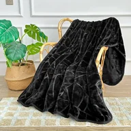Koce - Koc akrylowy 160x200 cm z tłoczeniem, czarny, antyalergiczny, wysoka gramatura 540 g/m2 - miniaturka - grafika 1