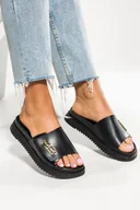 Klapki i japonki damskie - Czarne klapki skórzane damskie złota ozdoba bieżnikowana platforma PRODUKT POLSKI Casu 50101 - miniaturka - grafika 1