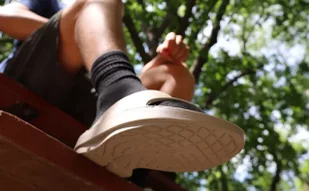 OOFOS Klapki regeneracyjne OOahh nomad - Klapki i japonki męskie - miniaturka - grafika 9