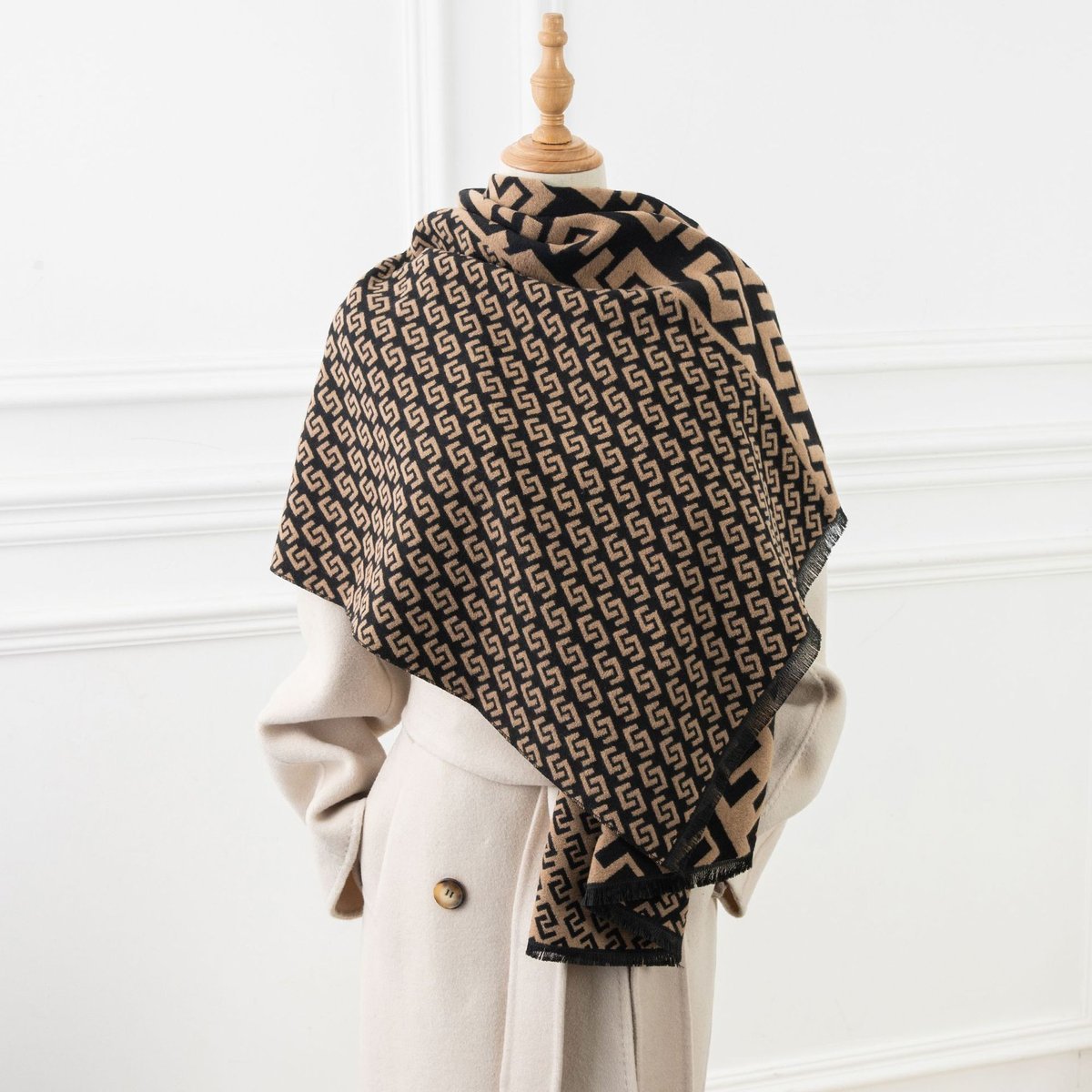 elegancki damski SZAL na zimę ciepły SZALIK szykowny 180x66 beżowo-czarny