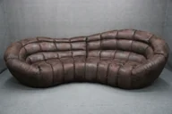 Sofy i kanapy - Sofa Owalna Retro 315 Cm Brązowa Pikowana B 2353 - miniaturka - grafika 1