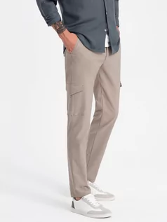 Spodnie męskie - Spodnie męskie materiałowe REGULAR z kieszeniami cargo - beżowe V3 OM-PACG-0178 - grafika 1
