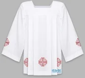 Szaty liturgiczne - Komża kapłańska haftowana - wzór: Krzyż (amarant) - miniaturka - grafika 1