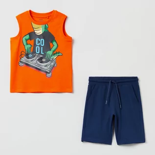 Dresy i komplety dla chłopców - Komplet (koszulka + spodenki) dla dzieci OVS Jogging Set Red Orange 1798819 140 cm Czerwony/Pomarańczowy/Niebieski (8056781050194) - grafika 1