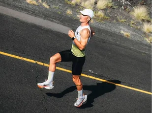 COMPRESSPORT Triathlonowa koszulka kompresyjna TRI POSTURAL TANK TOP white/primerose - Koszulki sportowe męskie - miniaturka - grafika 5